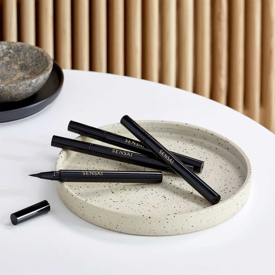 Designing Liquid Eyeliner Designing Liquid Eyeliner 02 Deep Brown - Eyeliner