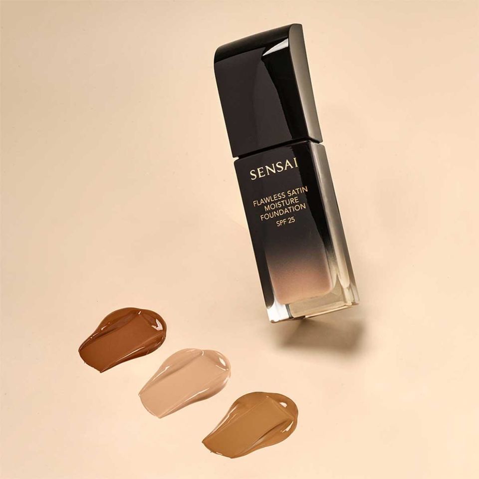 Flawless Satin Moisture Foundation - Fondöten Flawless Satin Moisture Foundation FS203 - Fondöten