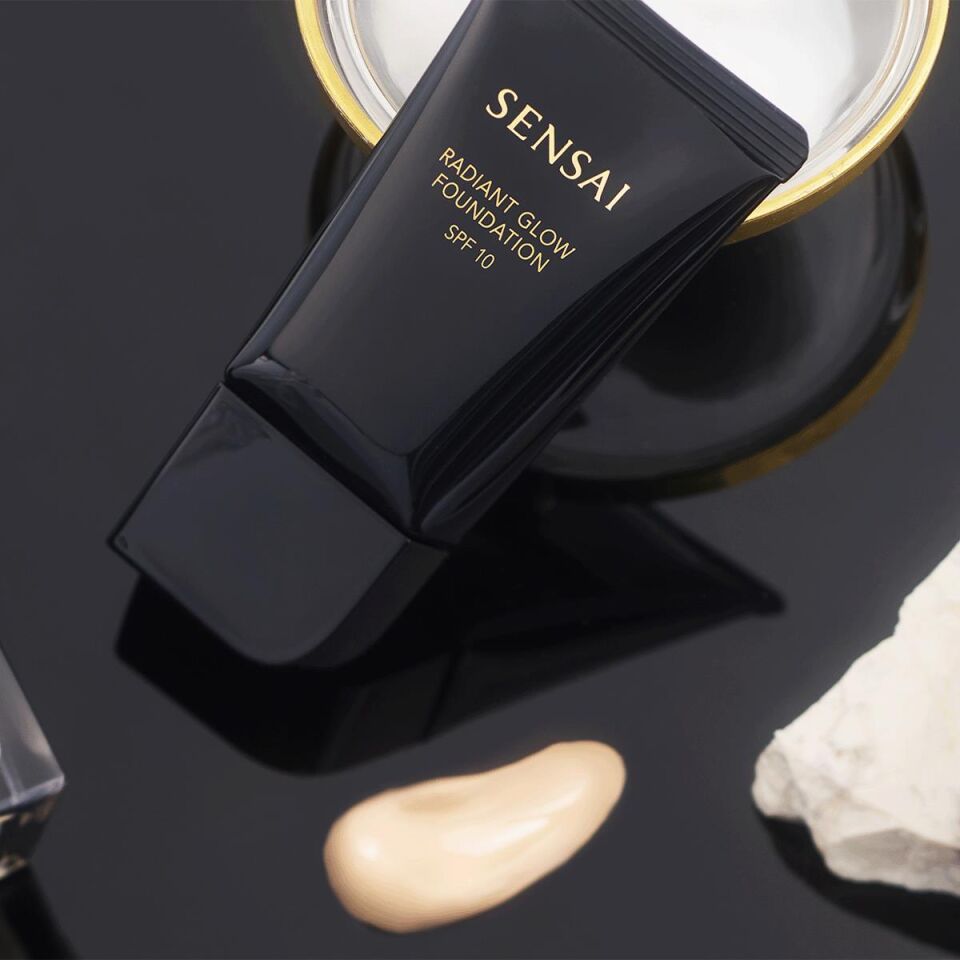 Radiant Glow Foundation RG103