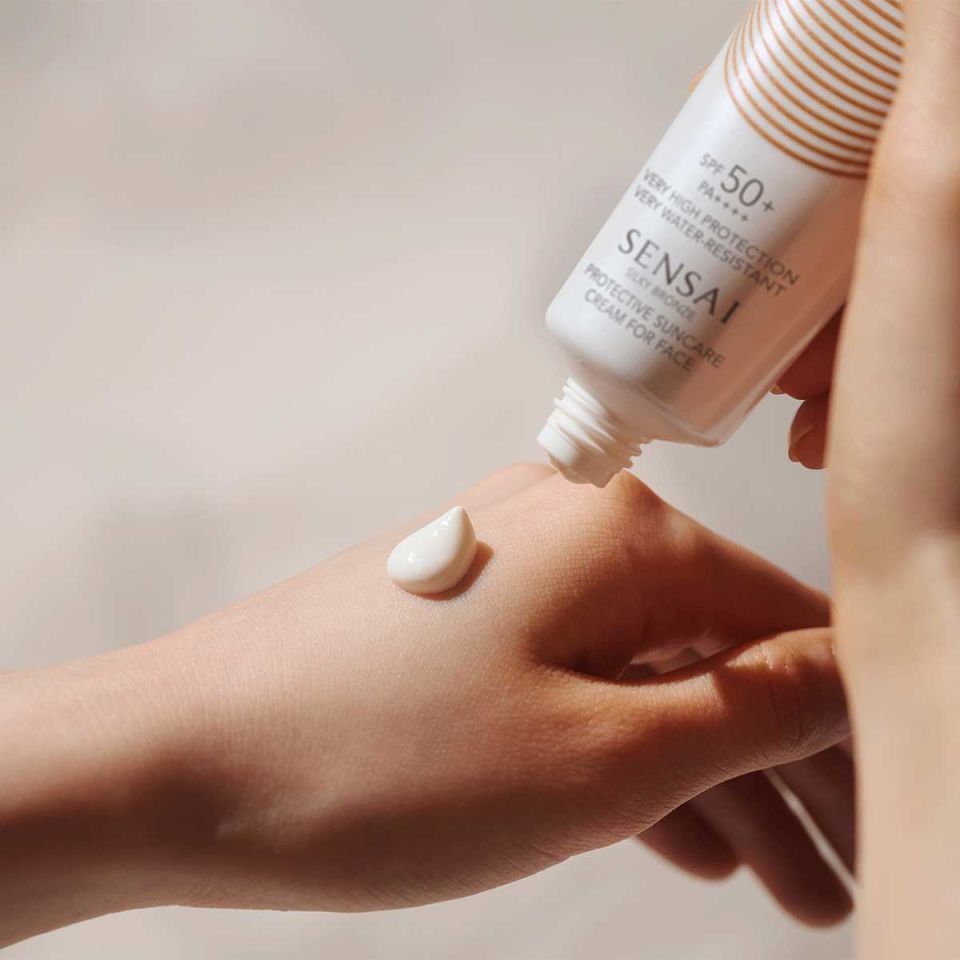 Silky Bronze Anti-Ageing Protective Suncare Cream - Yaşlanma Karşıtı Güneş Koruyucu Yüz Kremi Silky Bronze Anti-Ageing Protective Suncare Cream - Yaşlanma Karşıtı Güneş Koruyucu Yüz Kremi