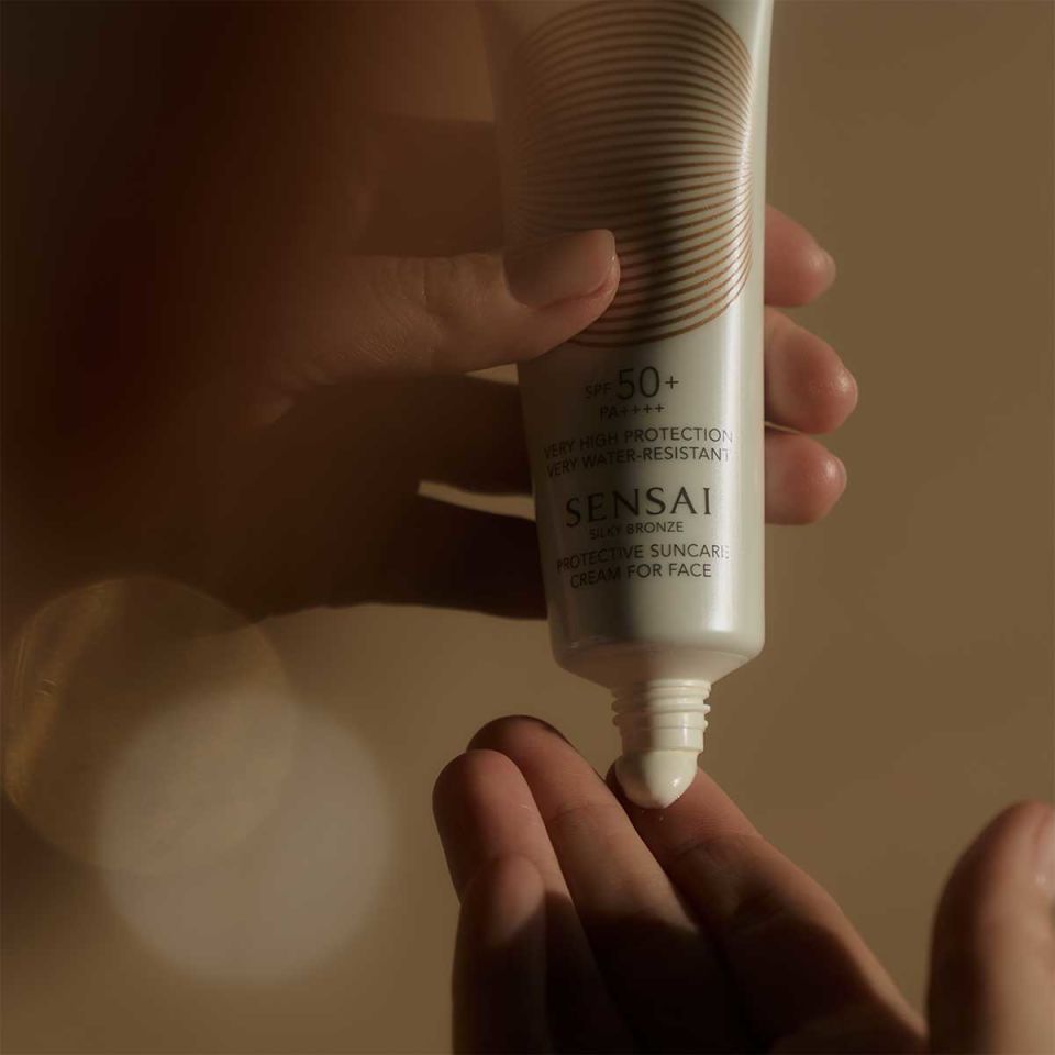 Silky Bronze Anti-Ageing Protective Suncare Cream - Yaşlanma Karşıtı Güneş Koruyucu Yüz Kremi Silky Bronze Anti-Ageing Protective Suncare Cream - Yaşlanma Karşıtı Güneş Koruyucu Yüz Kremi